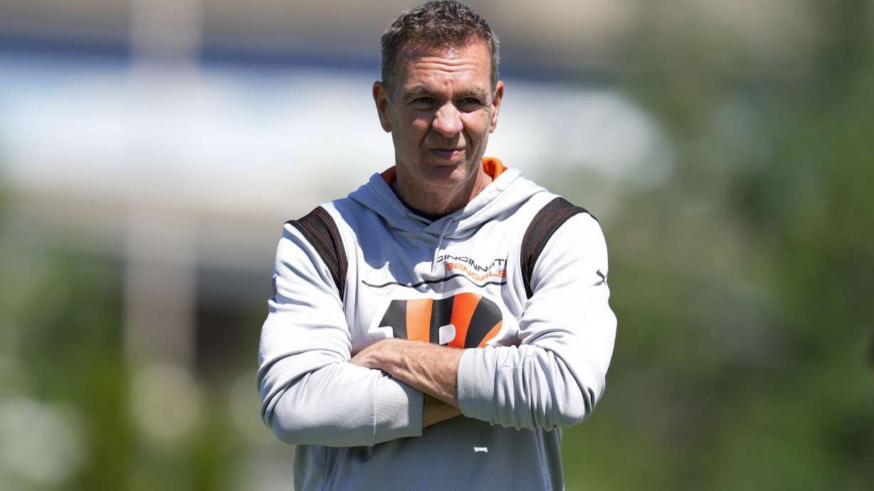 FILE - Cincinnati Bengals defensive coordinator Lou Anarumo watches during an NFL football practice, Tuesday, May 28, 2024, in Cincinnati.