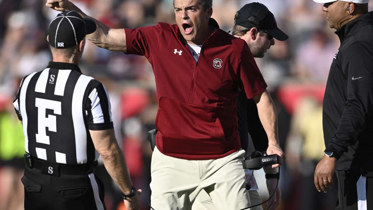 South Carolina head coach Shane Beamer, second from left, argues with officials during the first half of the Citrus Bowl NCAA college football game against Illinois, Tuesday, Dec. 31, 2024, in Orlando, Fla.