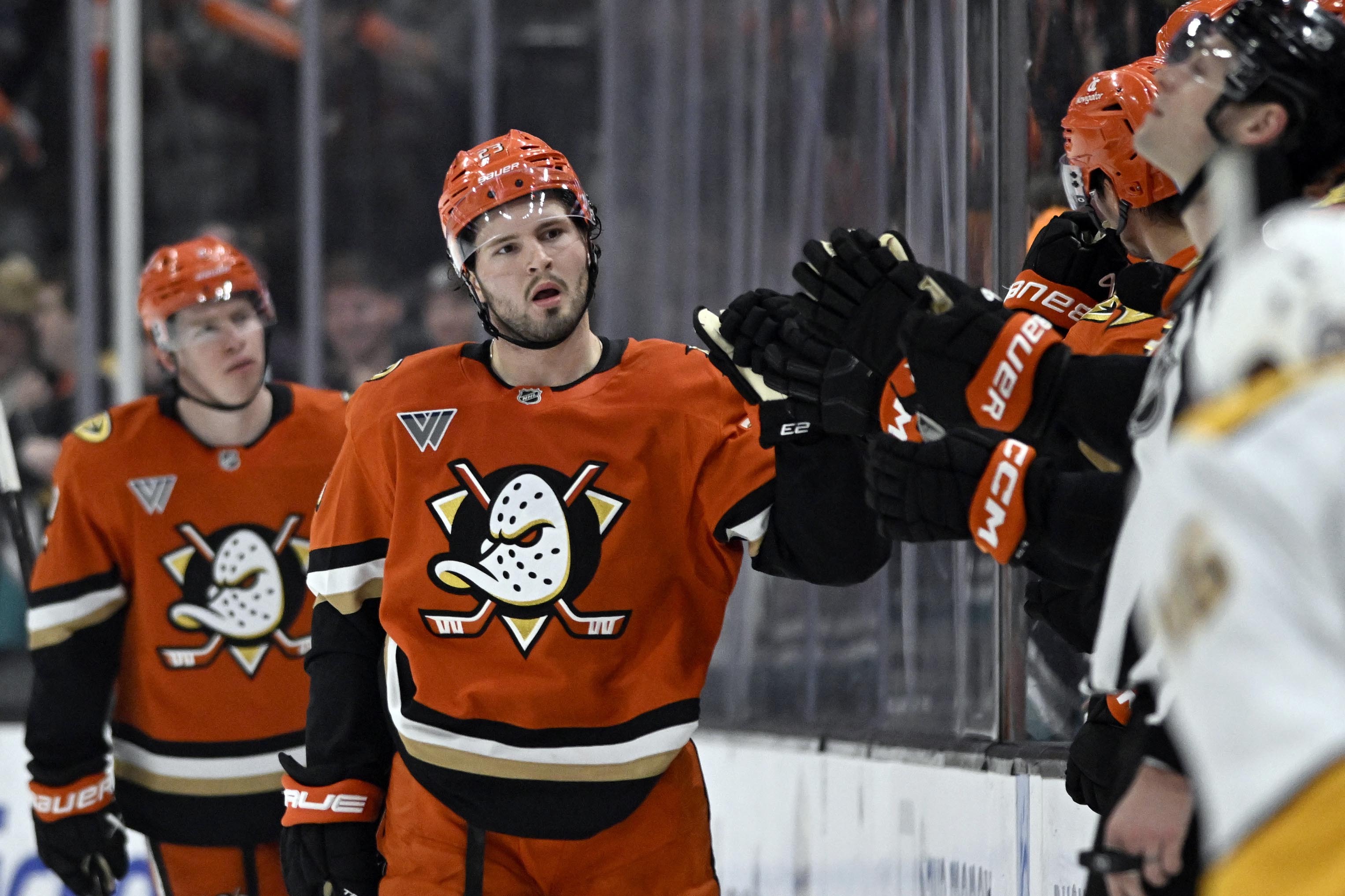 Mason McTavish has 2nd straight 2-goal game as Ducks snap Predators' 5-game winning streak, 5-2