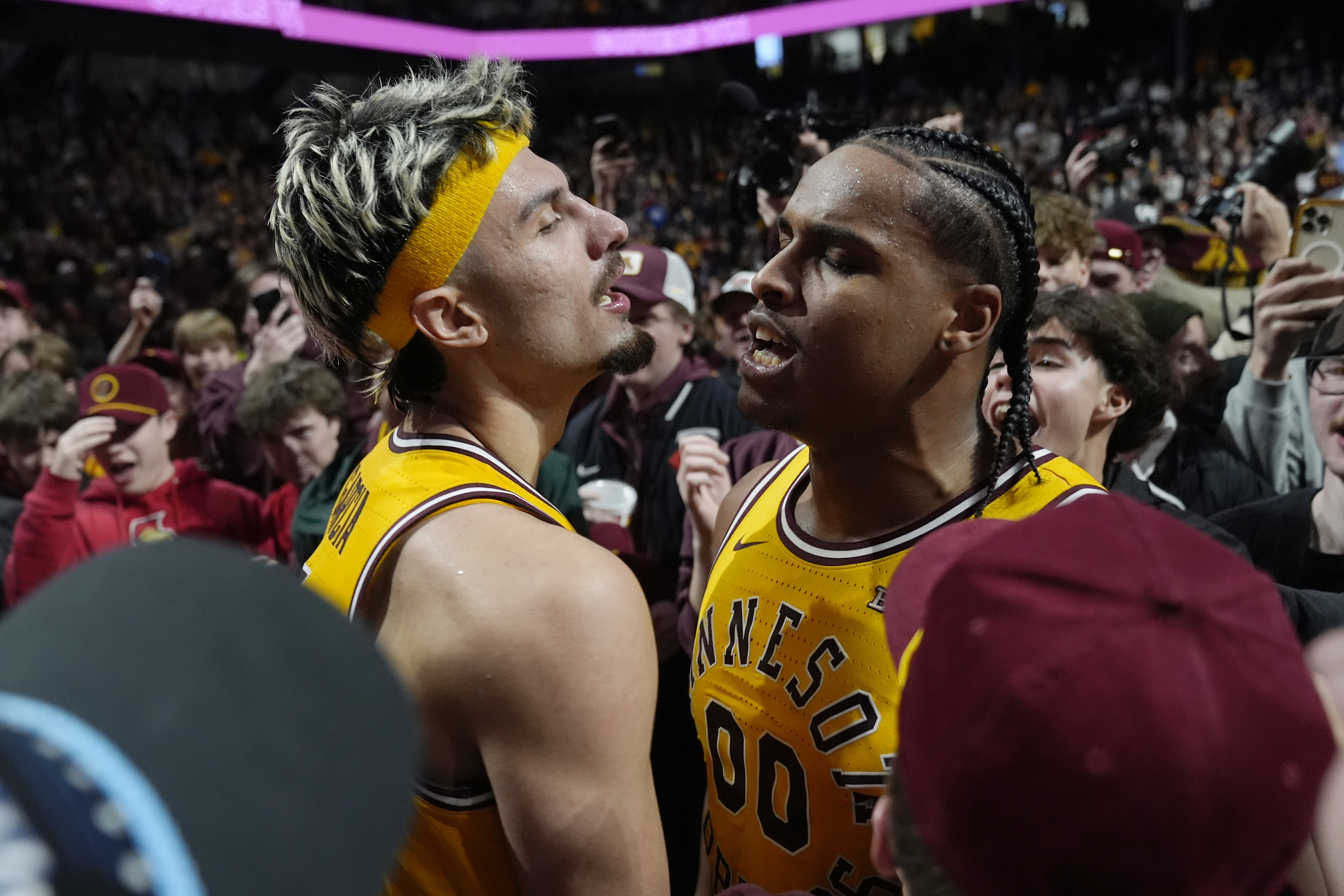 Minnesota forwards Dawson Garcia, left, and Frank Mitchell (00) celebrate after their win over Oregon in an NCAA college basketball game, Saturday, Jan. 25, 2025, in Minneapolis.