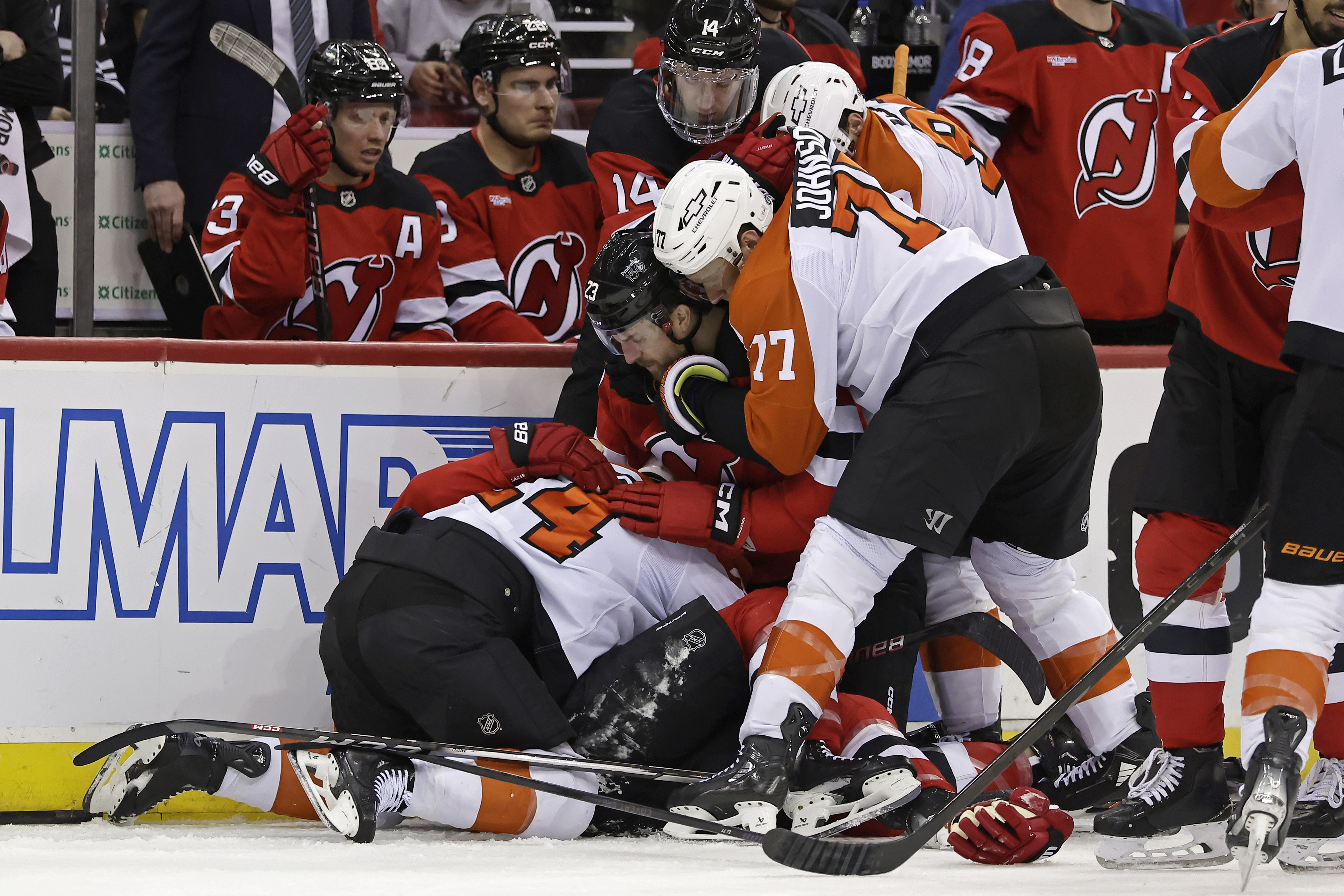 Jake Allen stops 24 as Devils rout Flyers 5-0