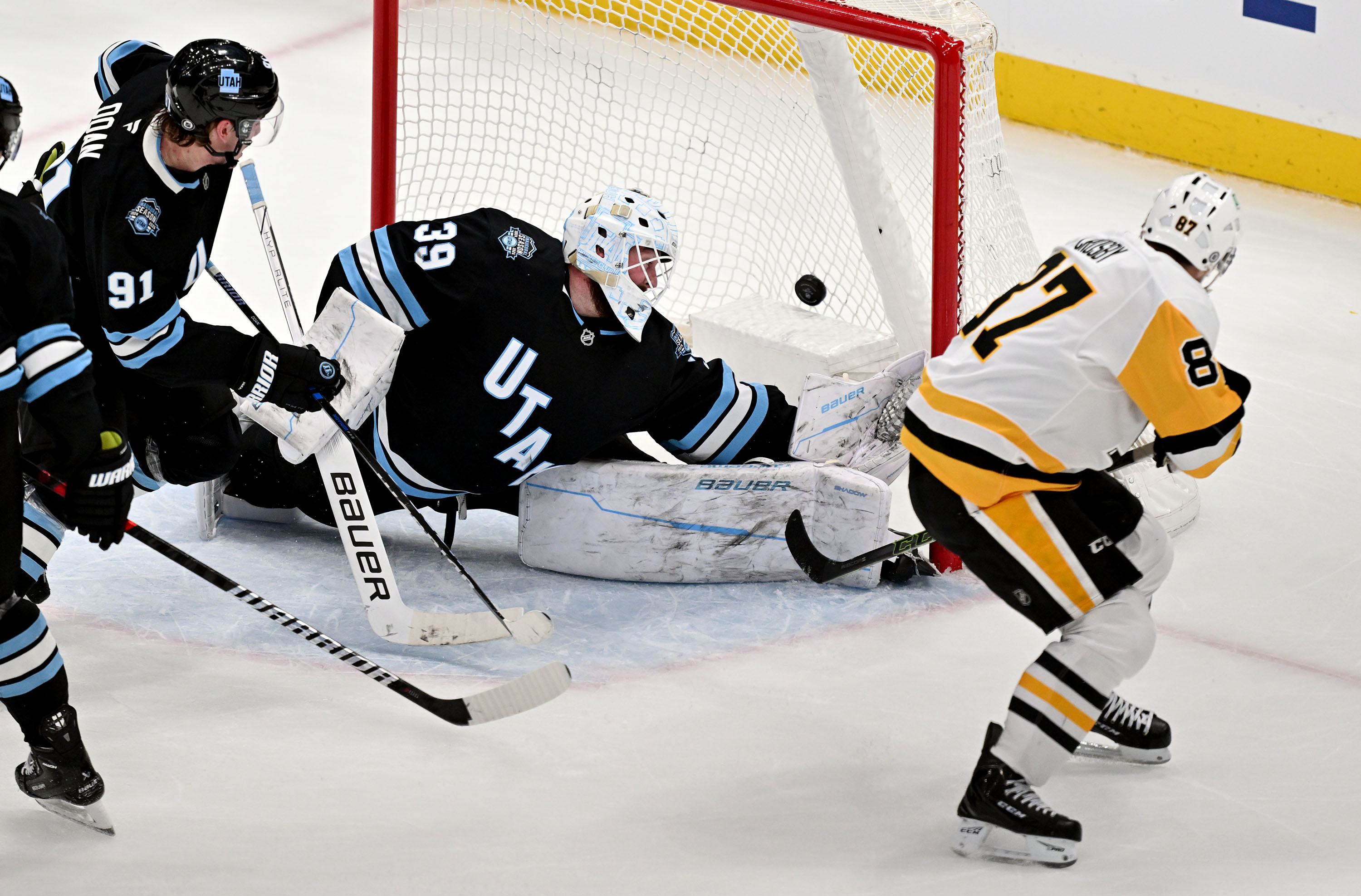 Sidney Crosby delivers a vintage moment with OT winner against Utah Hockey Club