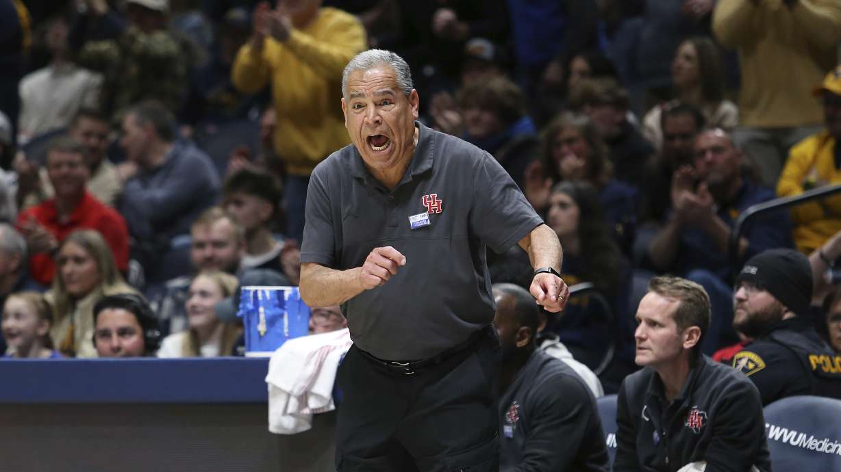 Houston coach Kelvin Sampson reacts during the second half of an NCAA college basketball game against West Virginia, Wednesday, Jan. 29, 2025, in Morgantown, W.Va.