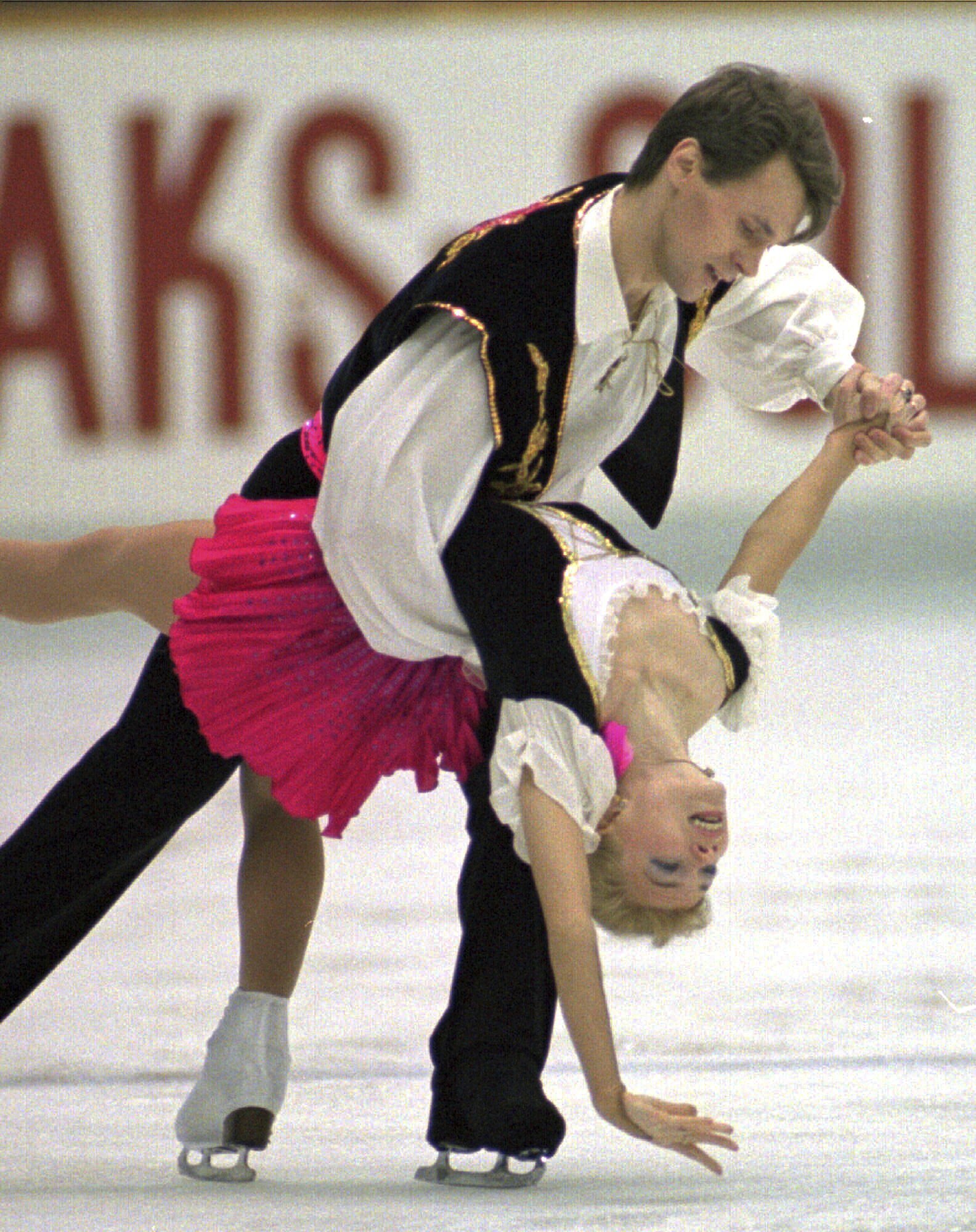 World champion Russian skaters on American Airlines jet built a new life as coaches in the US