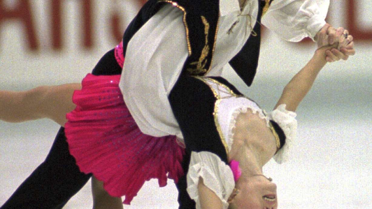 FILE - Evgenia Shishkova and Vadim Naumov of Russia perform during free skating in the pairs event of the NHK Trophy International Figure Skating Competition at Nagoya central Japan, Dec. 9, 1995.