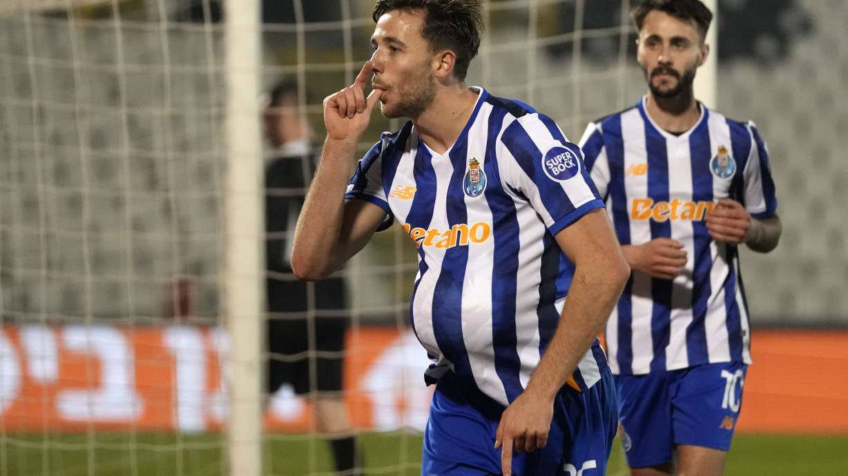 Porto's Nico Gonzalez celebrates after scoring the opening goal during the Europa League opening phase soccer match between Maccabi Tel Aviv and Porto, at the Partizan stadium, in Belgrade, Serbia, Thursday, Jan. 30, 2025.