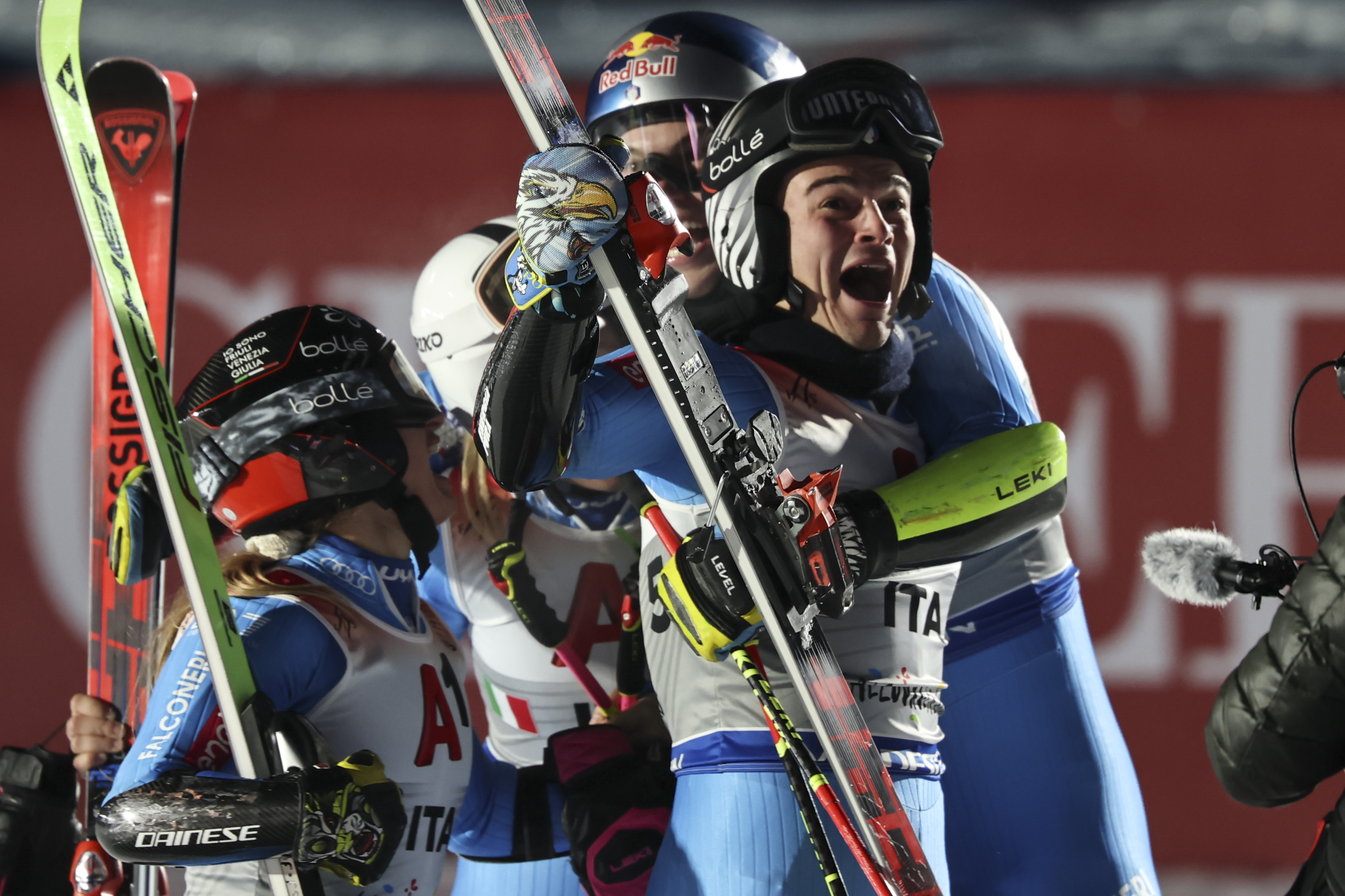 Italy's Filippo Della Vite and Lara Della Mea, left, celebrate winning the gold medal of the alpine ski, World Championship team parallel event, in Saalbach-Hinterglemm, Austria, Tuesday, Feb. 4, 2025. 