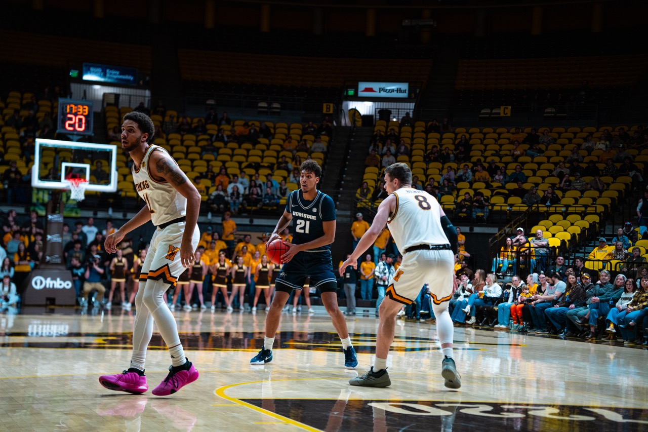 Utah State uses strong 2nd half to hold off Wyoming 71-67