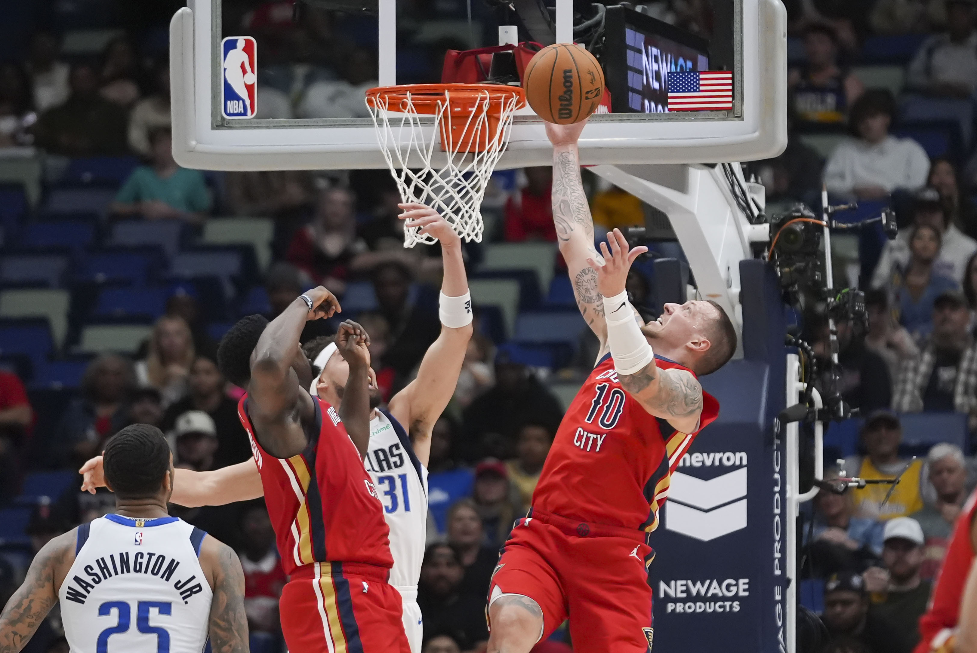 New Orleans Pelicans center Daniel Theis (10) pulls down a rebound against Dallas Mavericks guard Klay Thompson (31) in the first half of an NBA basketball game in New Orleans, Wednesday, Jan. 29, 2025. 