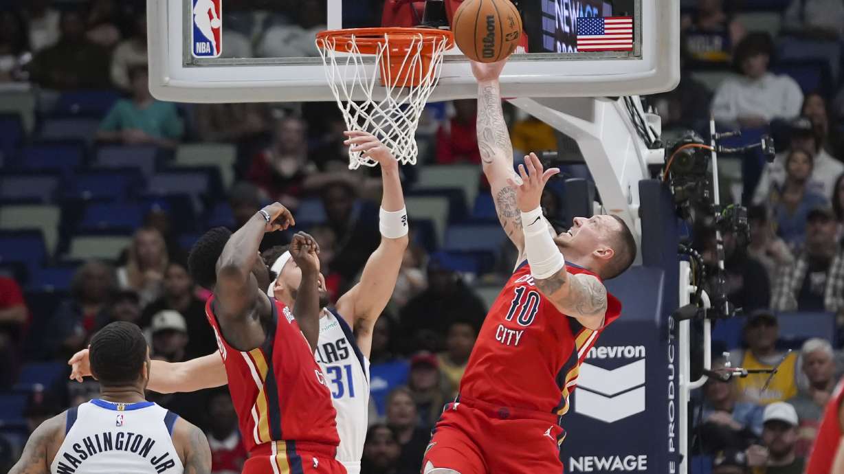 New Orleans Pelicans center Daniel Theis (10) pulls down a rebound against Dallas Mavericks guard Klay Thompson (31) in the first half of an NBA basketball game in New Orleans, Wednesday, Jan. 29, 2025.