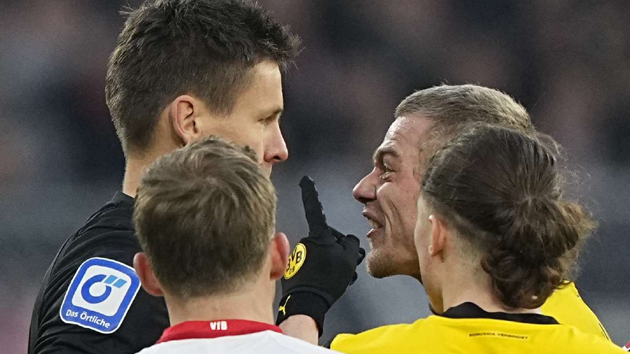 Dortmund's Julian Ryerson shouts to referee Daniel Siebert after receiving a red card during the German Bundesliga soccer match between Borussia Dortmund and VfB Stuttgart at the Signal-Iduna Park in Dortmund, Germany, Saturday, Feb. 8, 2025.
