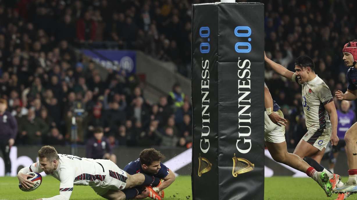 England's Elliot Daly scores a try during the Six Nations rugby union match between England and France at Twickenham in London, Saturday, Feb. 8, 2025.