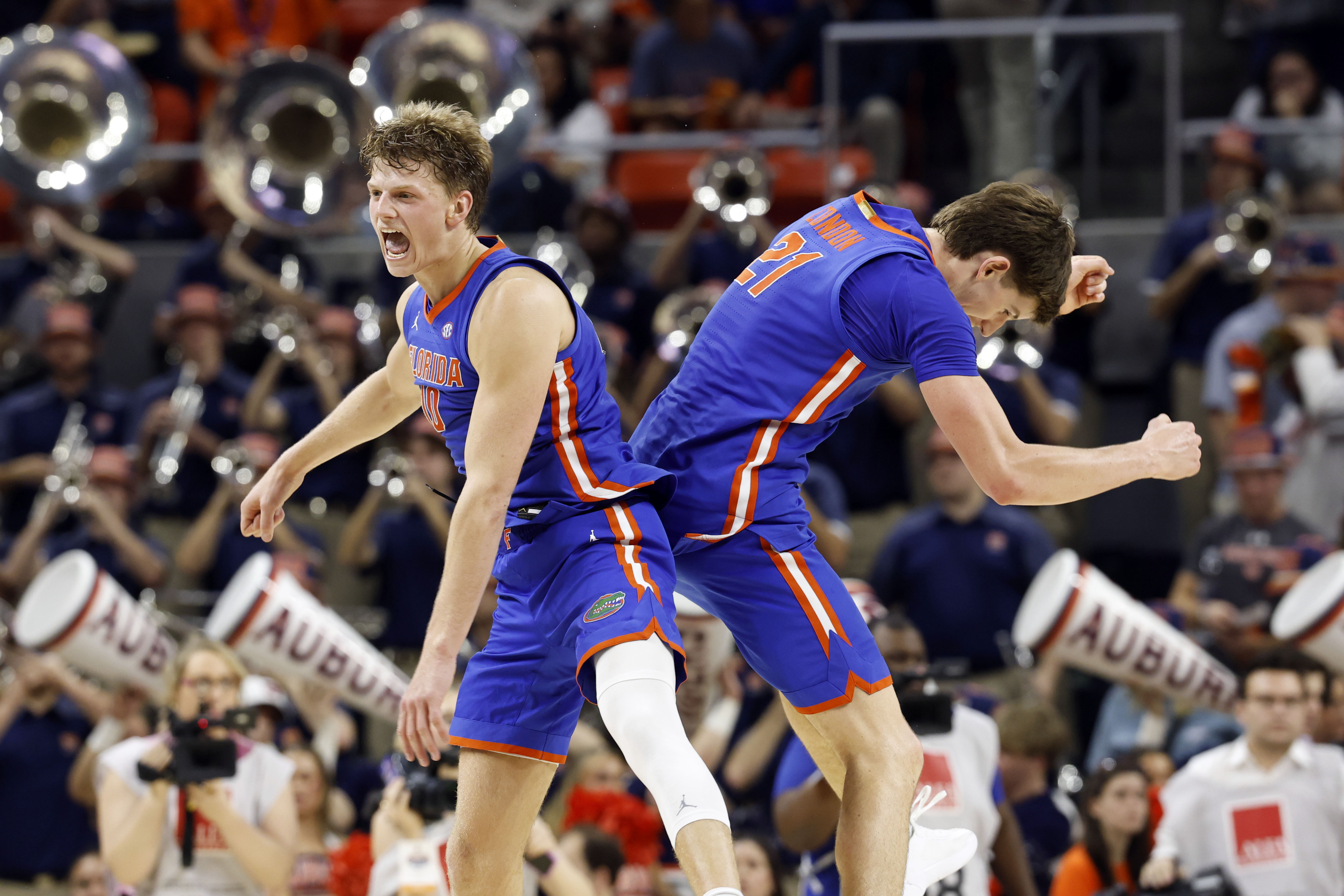 Florida forwards Thomas Haugh, left, and Alex Condon (21) celebrate after defeating Auburn in an NCAA college basketball game, Saturday, Feb. 8, 2025, in Auburn, Ala.