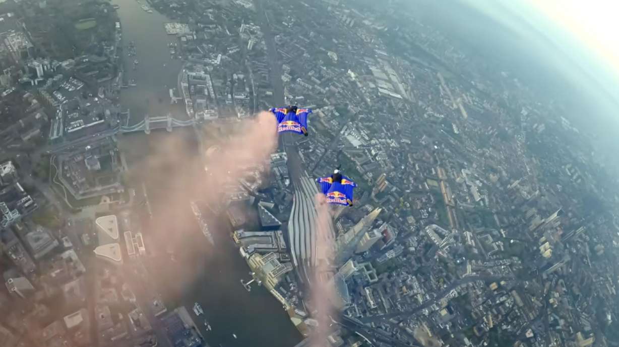Marco Fürst and Marco Waltenspiel became the first people to fly wingsuits through London's iconic Tower Bridge.