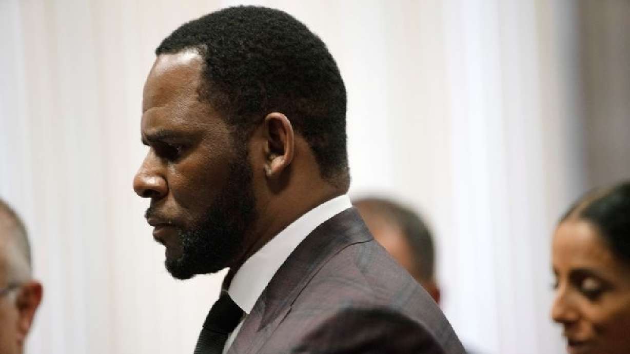 R. Kelly appears for a hearing at Leighton Criminal Court Building in Chicago, Ill., June 26, 2019. A federal appeals court on Wednesday upheld former R&B superstar's sex trafficking conviction and 30-year prison sentence.