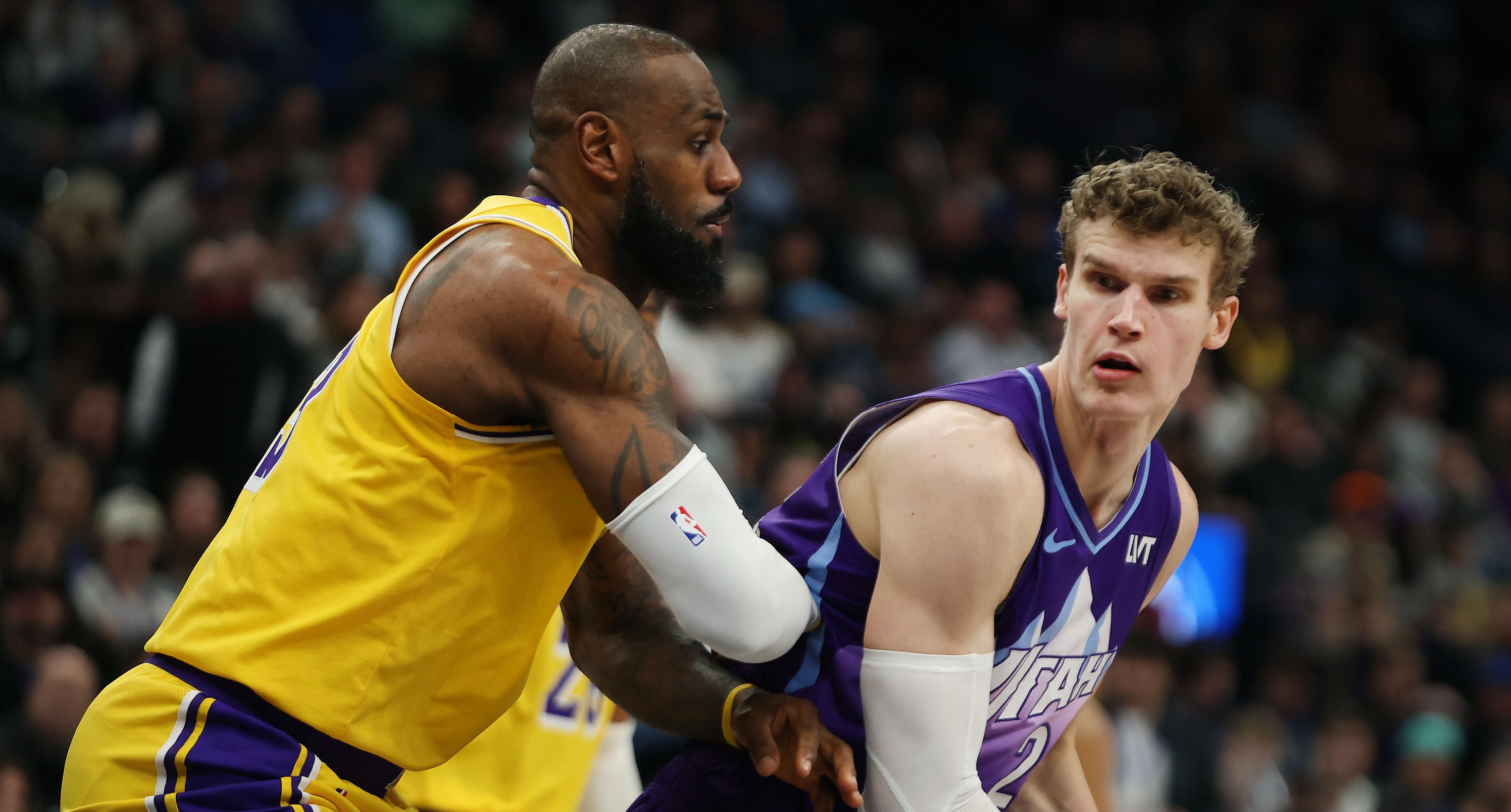 Jazz ride balanced scoring, solid shooting night in 131-119 bounce-back win over Lakers