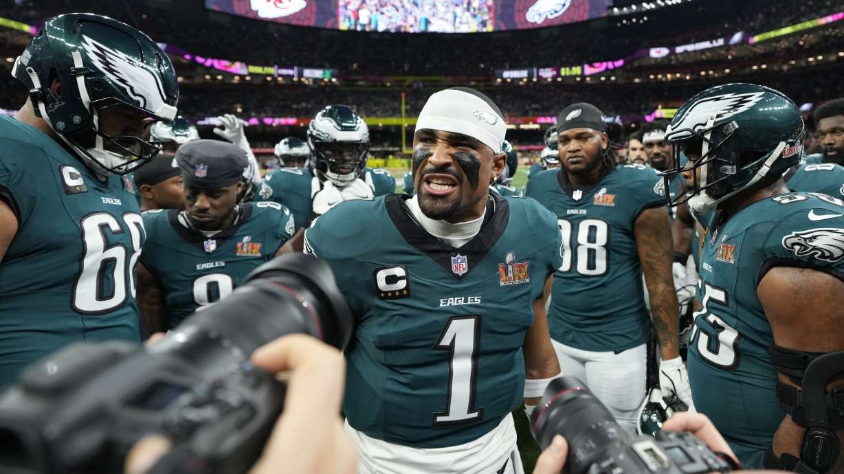 Philadelphia Eagles quarterback Jalen Hurts (1) huddles up his teammates prior to the NFL Super Bowl 59 football game against the Kansas City Chiefs, Sunday, Feb. 9, 2025, in New Orleans.