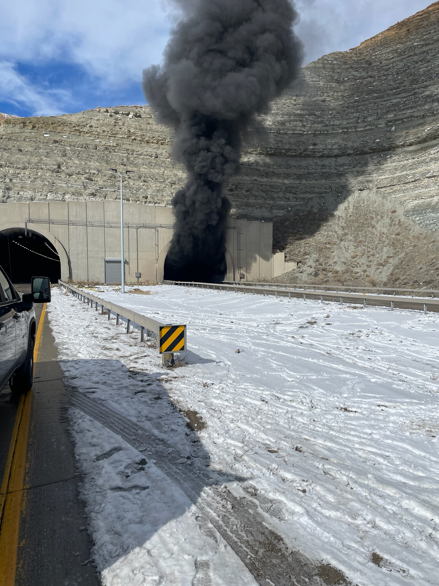 2 killed in Wyoming tunnel crash