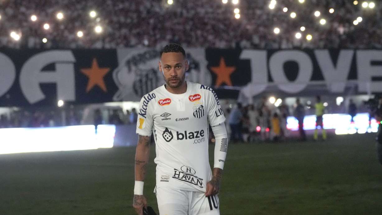 Brazil's Neymar walk onto the pitch during his debut for Santos FC in a Sao Paulo league soccer match against Botafogo-SP, in Santos, Brazil, Wednesday, Feb. 5, 2025.