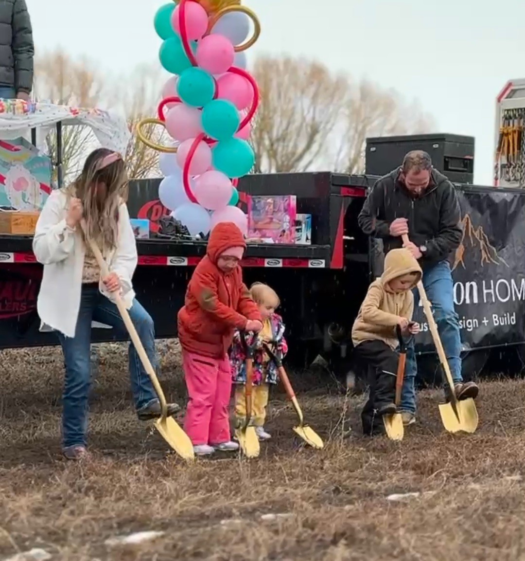 Community builds 'healing home' for Idaho family and their cancer-diagnosed daughter