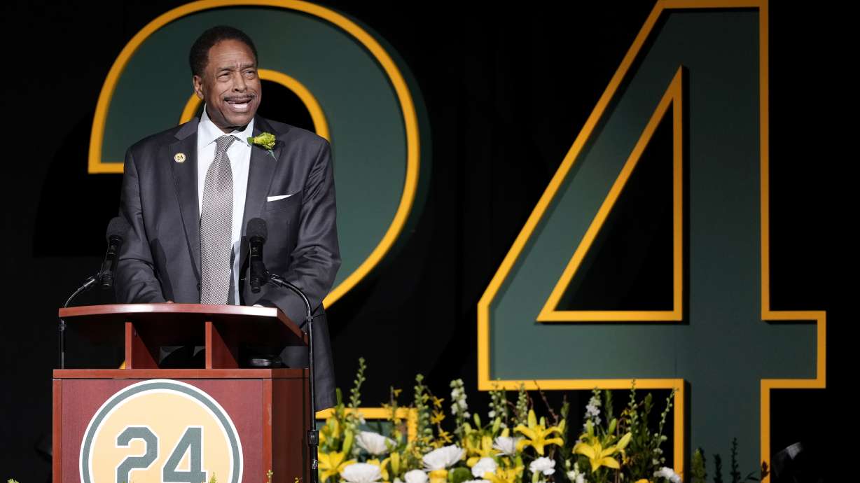 Former baseball player Dave Winfield speaks during a celebration of life for former Oakland Athletics baseball player Rickey Henderson in Oakland, Calif., Saturday, Feb. 1, 2025.