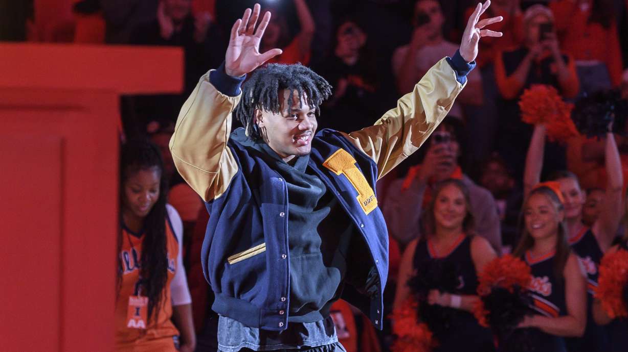 CORRECTS SPELLING OF TERRENCE - Former Illinois player Terrence Shannon Jr. is introduced to the crowd to honor his jersey number during an NCAA college basketball game against Michigan State, Saturday, Feb. 15, 2025, in Champaign, Ill.