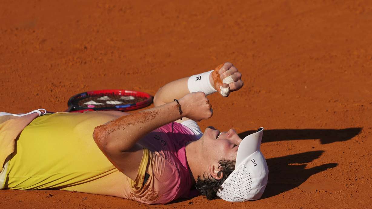 Brazil's Joao Fonseca celebrates after defeating Argentina's Francisco Cerundolo during a men's singles final match at the Argentina Open ATP tennis tournament at Guillermo Vilas Stadium in Buenos Aires, Argentina, Sunday, Feb. 16, 2025.
