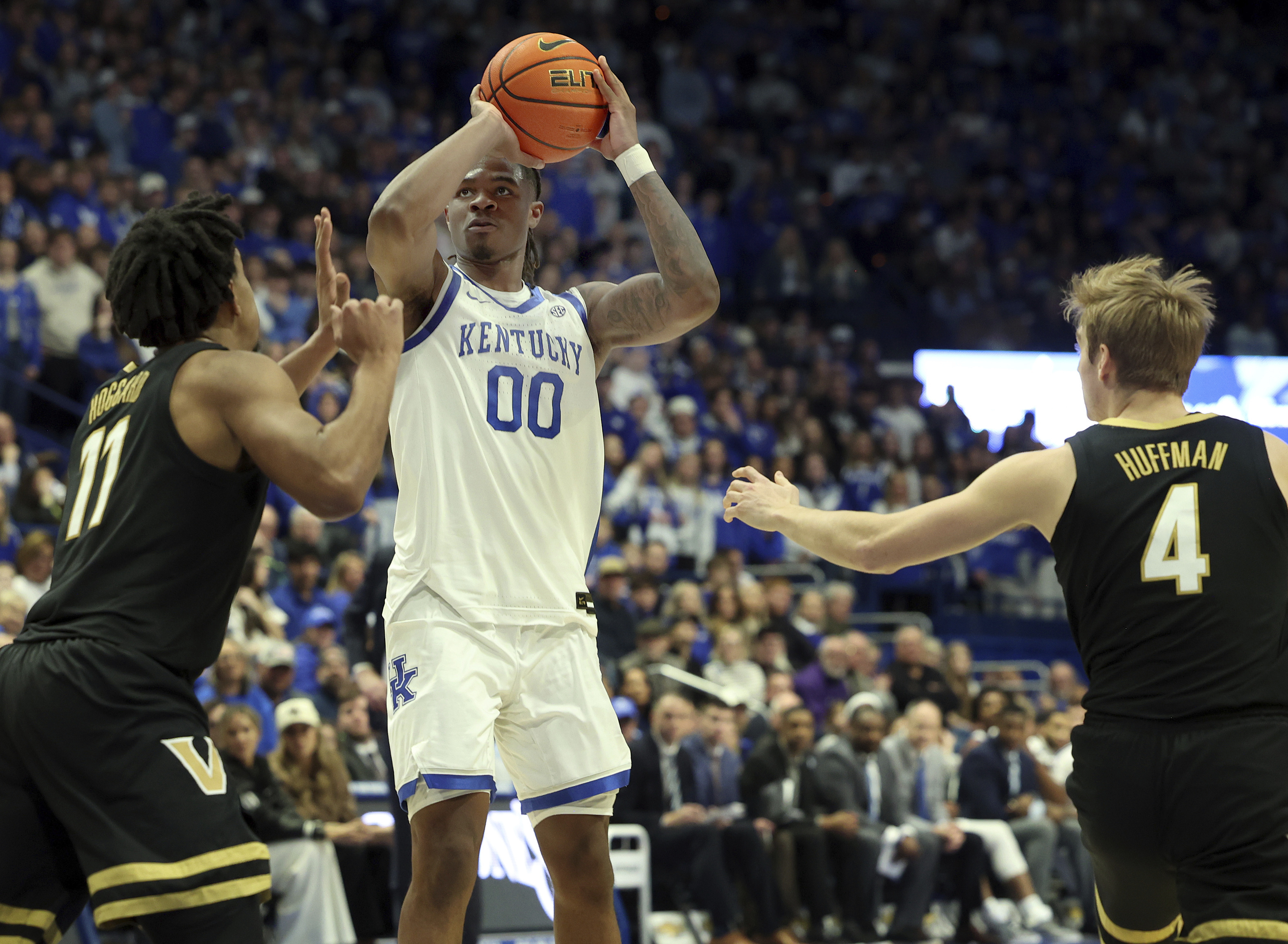 Kentucky's Otega Oweh (00) shoots between Vanderbilt's AJ Hoggard (11) and Grant Huffman (4) during the first half of an NCAA college basketball game in Lexington, Ky., Wednesday, Feb. 19, 2025. 