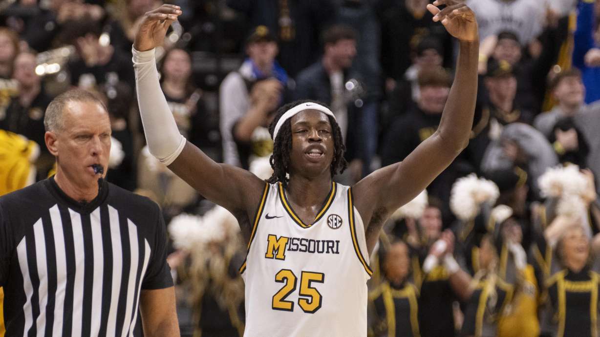 Missouri's Mark Mitchell (25) celebrates a basket during the second half of an NCAA college basketball game against Alabama, Wednesday, Feb. 19, 2025, in Columbia, Mo.