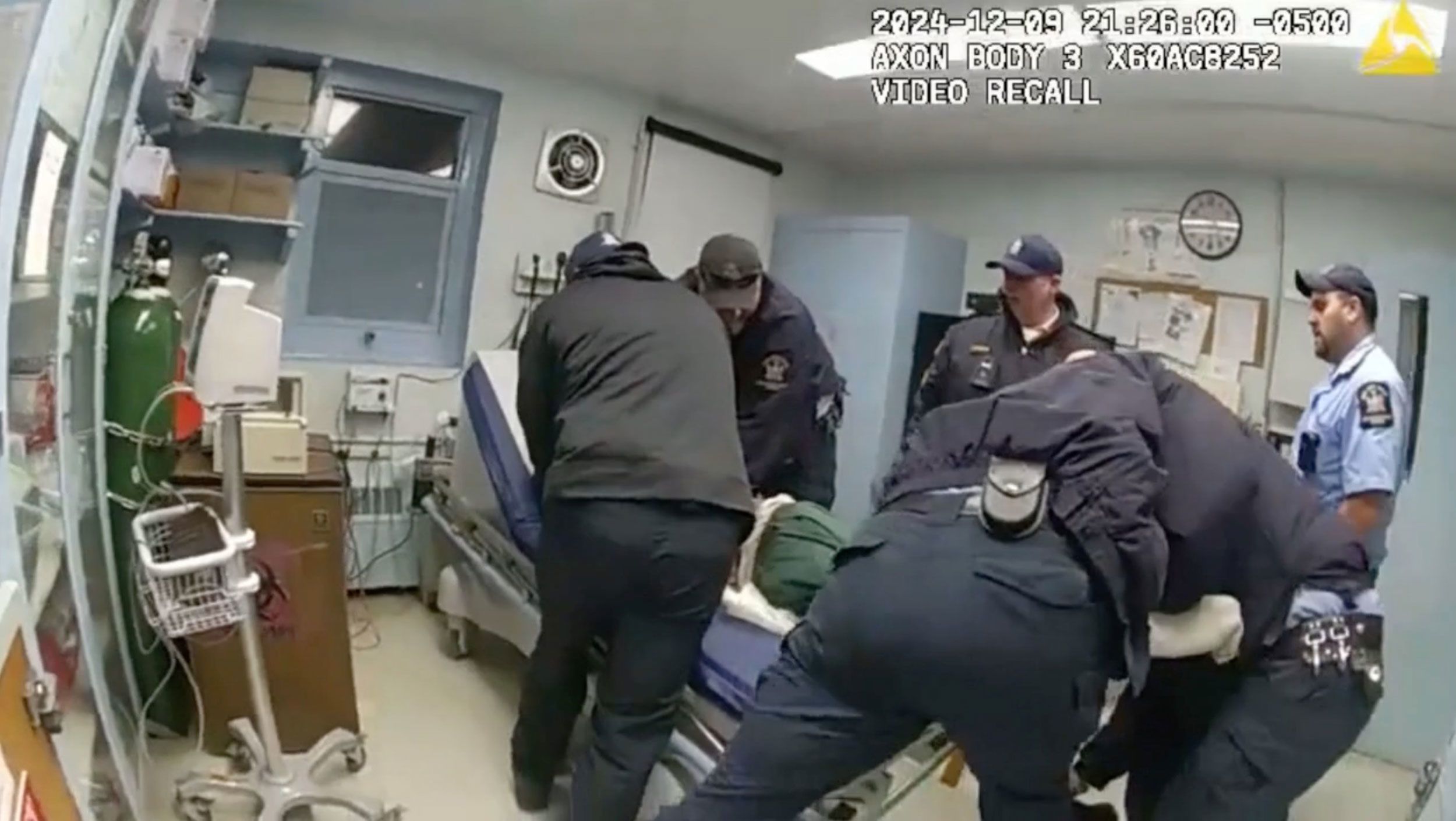 6 New York prison guards charged with murder in beating death of handcuffed man