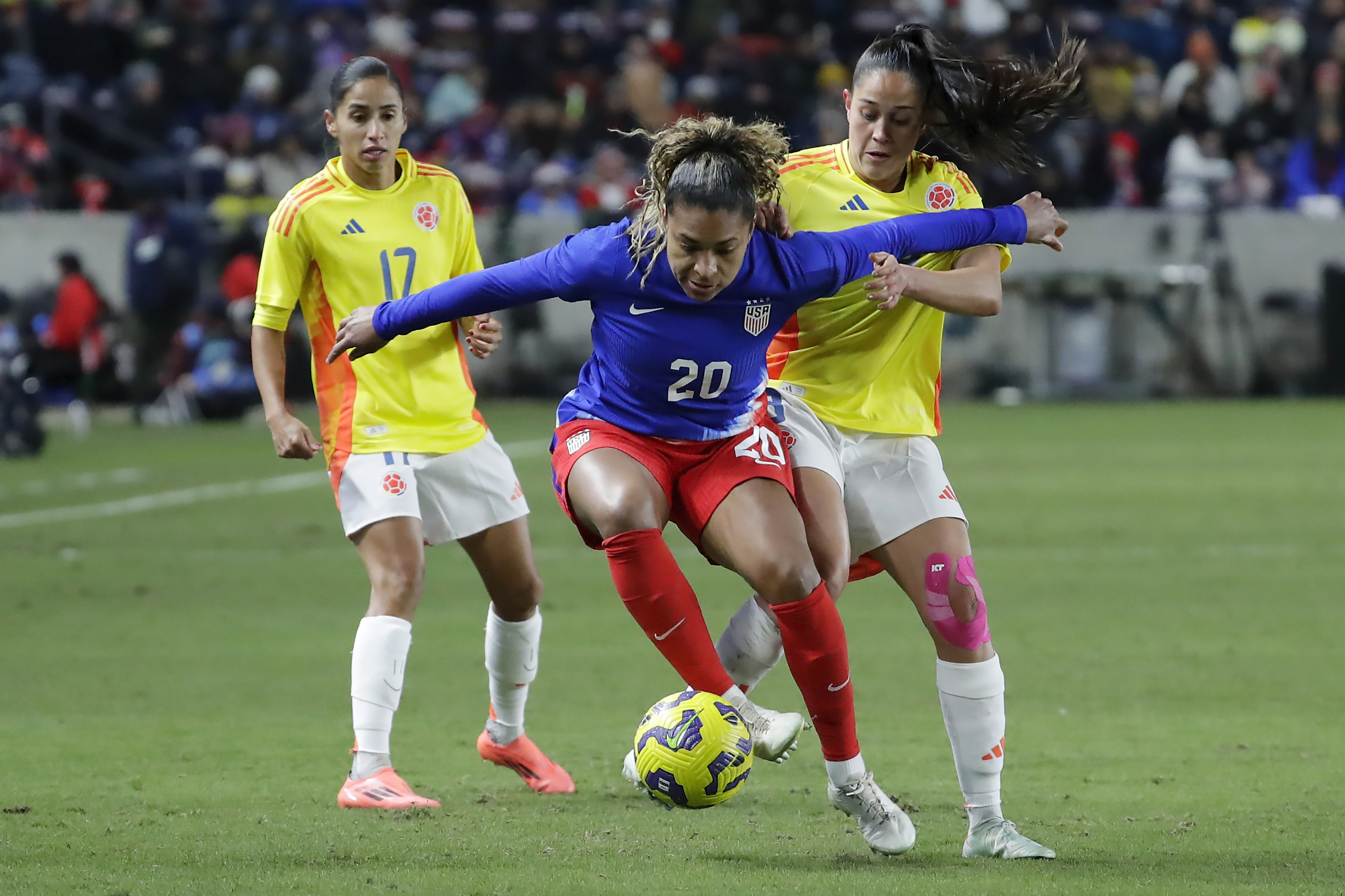 United States forward Catarina Macario (20) blocks out Colombia midfielder Marcela Restrepo, right, as defender Carolina Arias (17) looks on during the SheBelieves Cup women's soccer tournament, Thursday, Feb. 20, 2025, in Houston. 