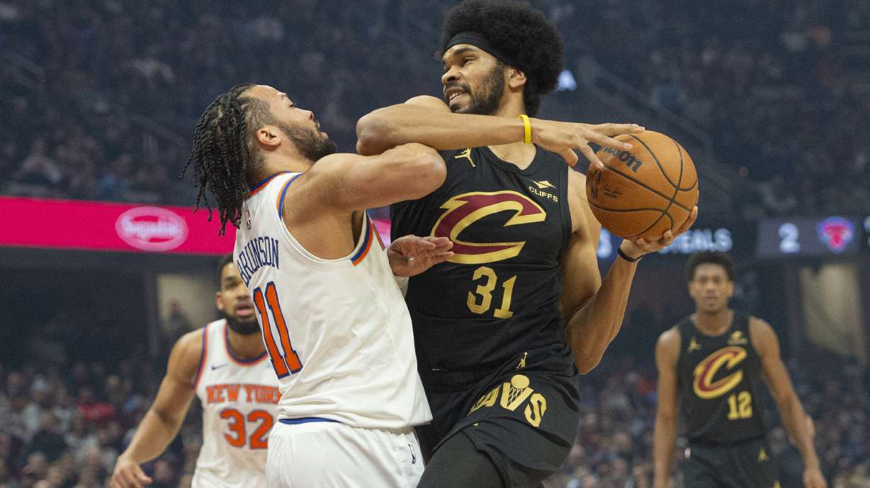 Cleveland Cavaliers' Jarrett Allen (31) is fouled by New York Knicks' Jalen Brunson (11) during the first half of an NBA basketball game in Cleveland, Friday, Feb. 21, 2025.