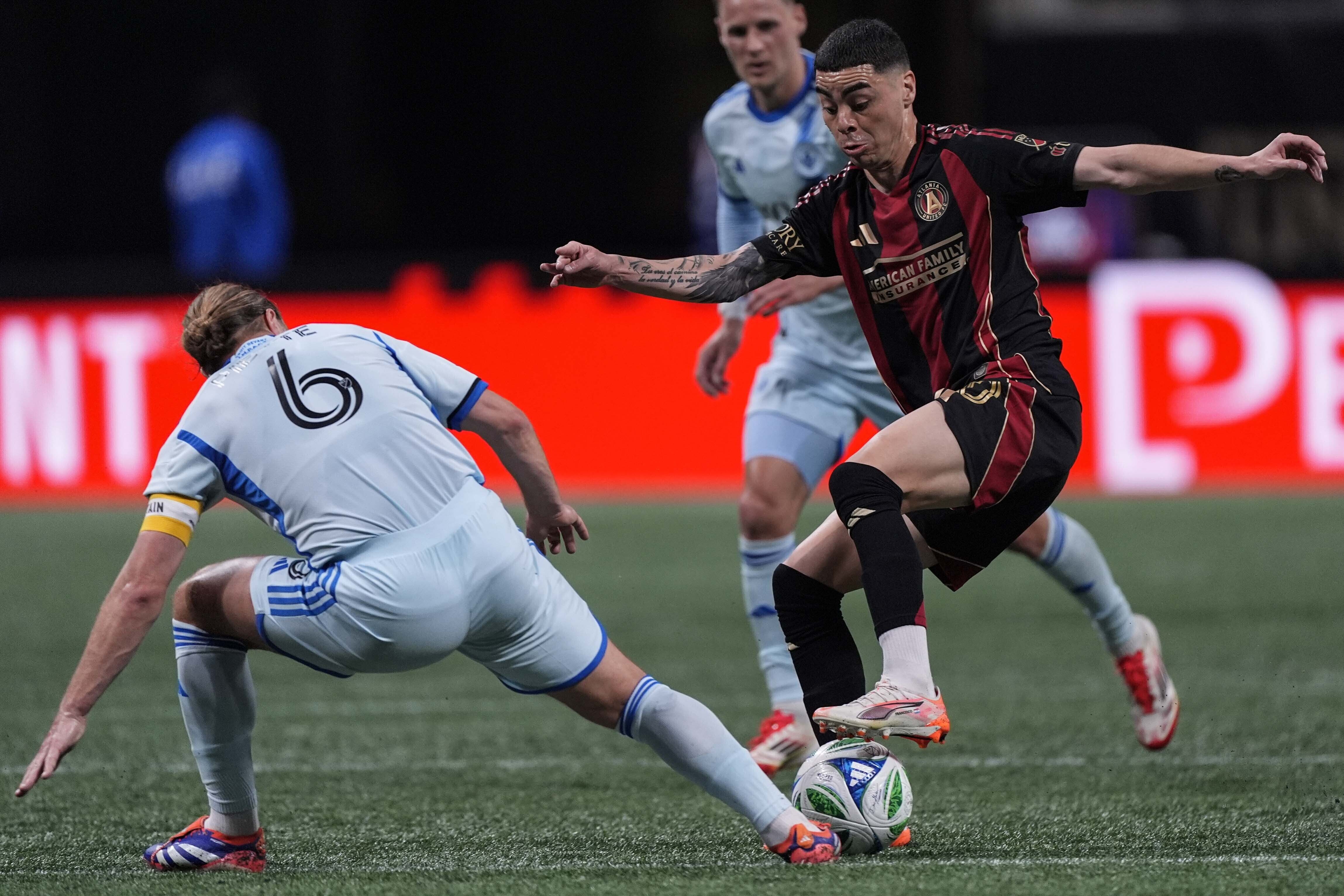 Atlanta United midfielder Miguel Almirón, front right, moves the ball against CF Montreal midfielder Samuel Piette (6) during the first half of an MLS soccer game, Saturday, Feb. 22, 2025, in Atlanta. 
