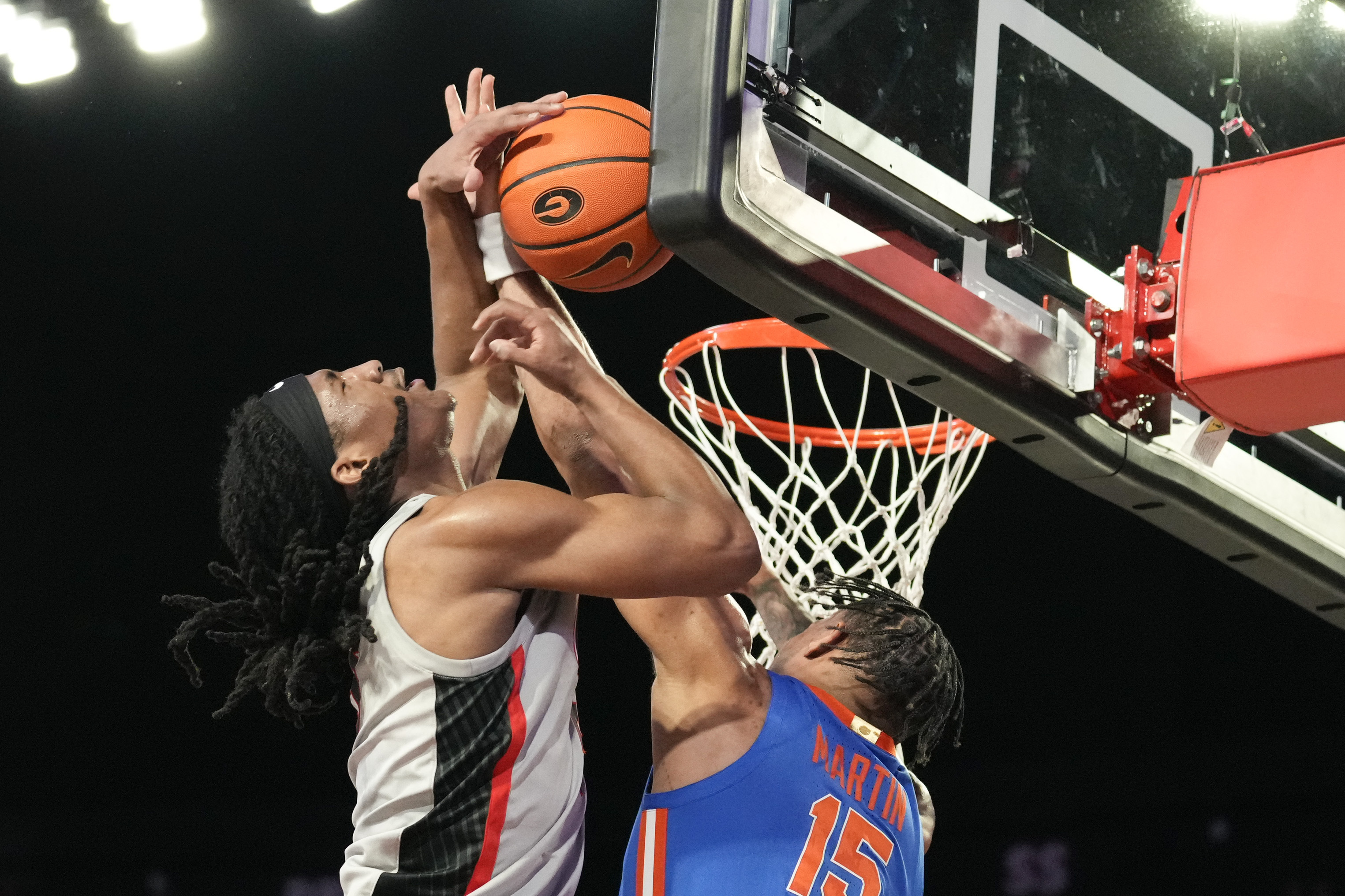 Georgia guard Silas Demary Jr. (5) puts up the ball against Florida guard Alijah Martin (15) during an NCAA college basketball game, Tuesday, Feb. 25, 2025, in Athens, Ga. 