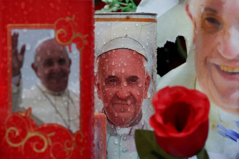 Pope Francis shows further improvement, no longer has kidney issue, Vatican says