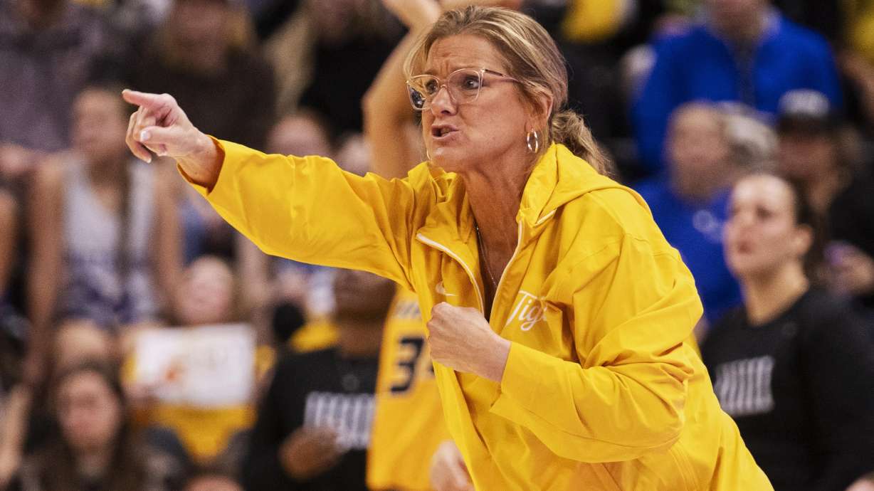 FILE - Missouri head coach Robin Pingeton calls a play during the first half of an NCAA college basketball game against South Carolina Thursday, Jan. 2, 2025, in Columbia, Mo.