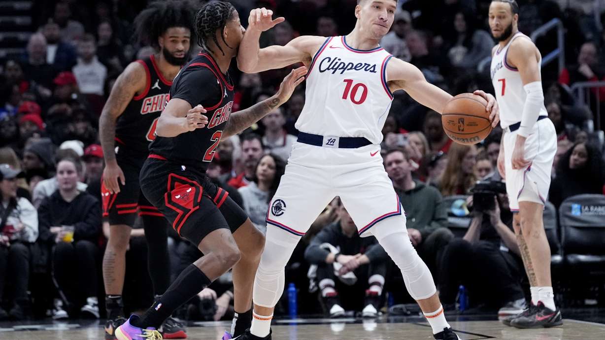 LA Clippers guard Bogdan Bogdanovic, right, drives as Chicago Bulls forward Dalen Terry guards during the first half of an NBA basketball game in Chicago, Wednesday, Feb. 26, 2025.