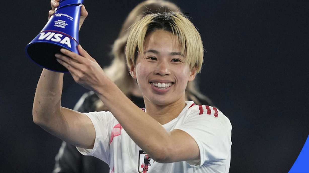Mina Tanaka holds up her SheBelieves Cup MVP trophy.