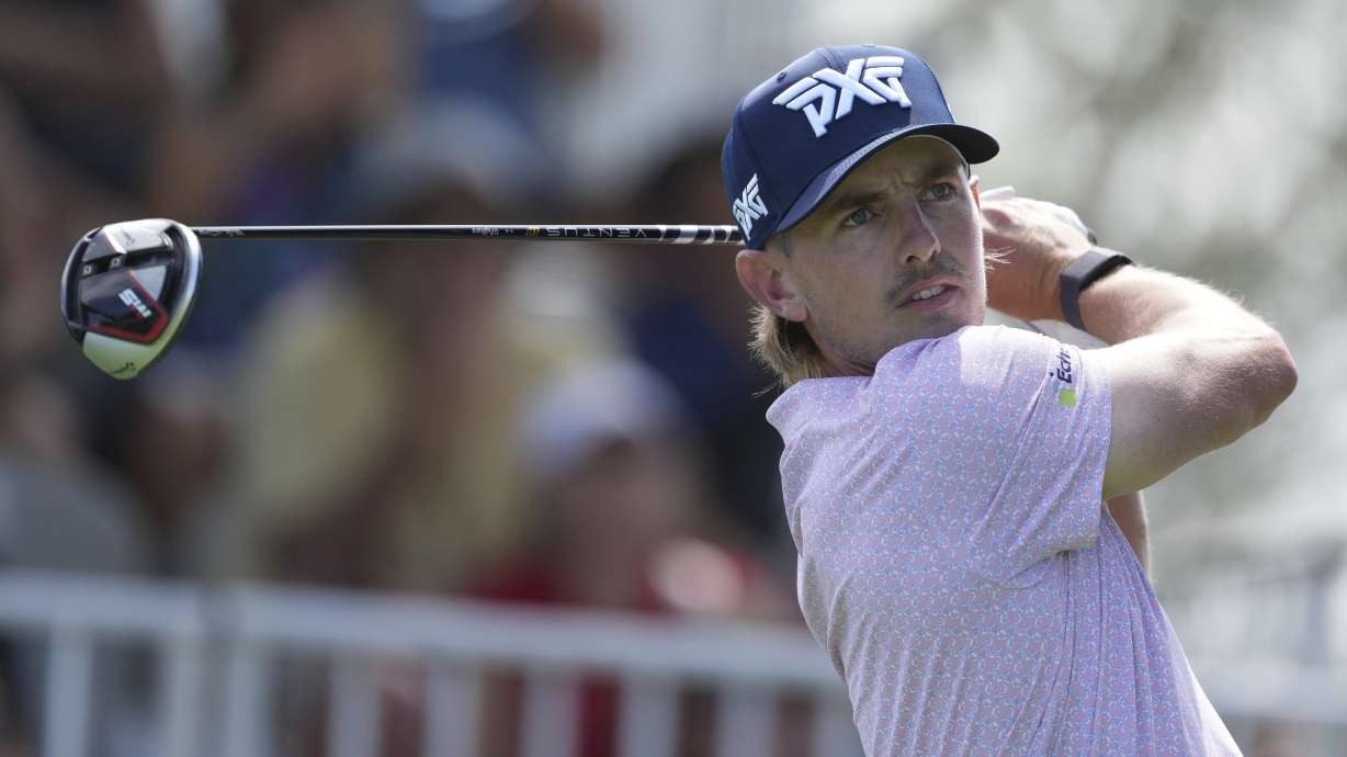 Jake Knapp, of the United States, watches his shot on the first tee during the first round of the Mexico Open golf tournament in Puerto Vallarta, Mexico, Thursday, Feb. 20, 2025.