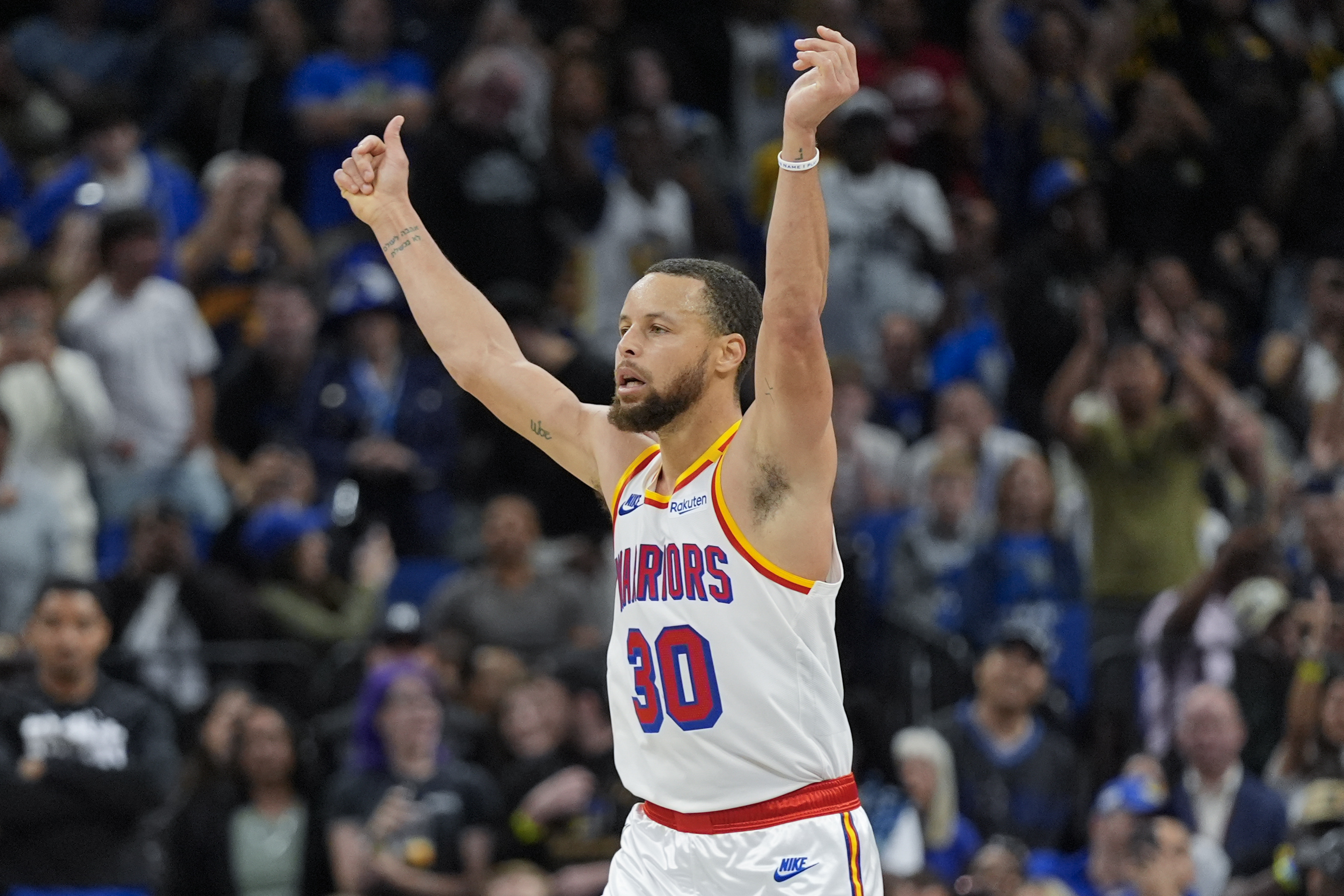 Golden State Warriors guard Stephen Curry (30) celebrates after making a 3-point shot against the Orlando Magic during the second half of an NBA basketball game, Thursday, Feb. 27, 2025, in Orlando, Fla.