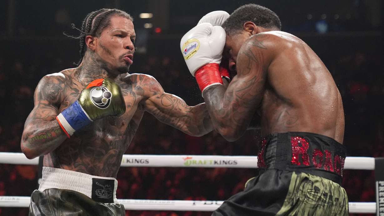 Gervonta Davis, left, punches Lamont Roach during the sixth round of a WBA lightweight championship boxing bout Sunday, March 2, 2025, in New York.