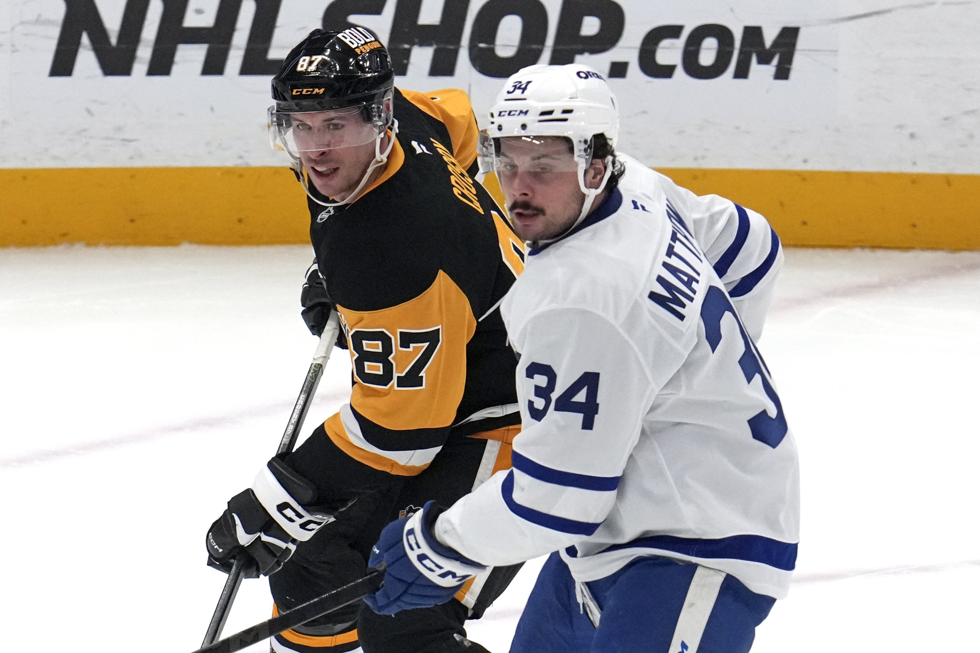 Toronto Maple Leafs' Auston Matthews (34) defends against Pittsburgh Penguins' Sidney Crosby (87) during the first period of an NHL hockey game in Pittsburgh, Sunday, March 2, 2025. 