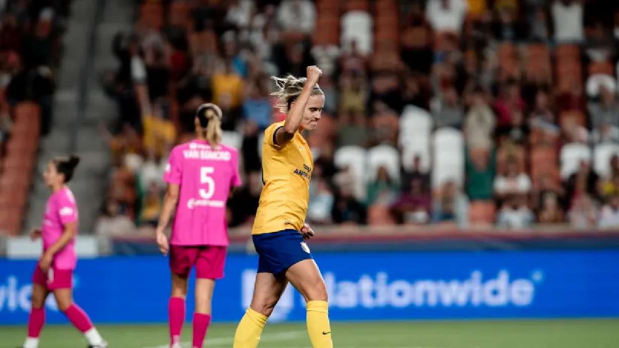 Cloe Lacasse celebrates during a Utah Royals FC match.