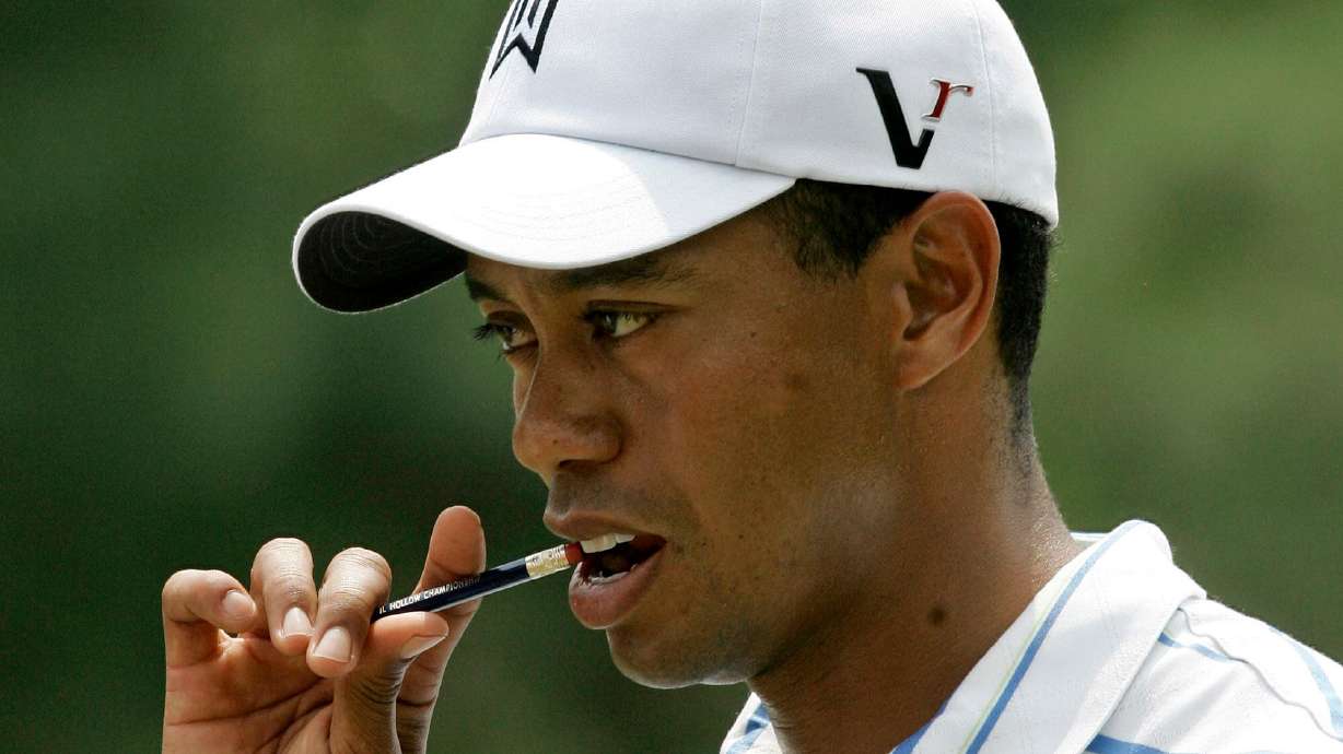 Tiger Woods chews on his pencil at a golf tournament in Charlotte, N.C., April 30, 2009. A new study finds that chewing on hard material can boost brain antioxidants and improve cognitive function.