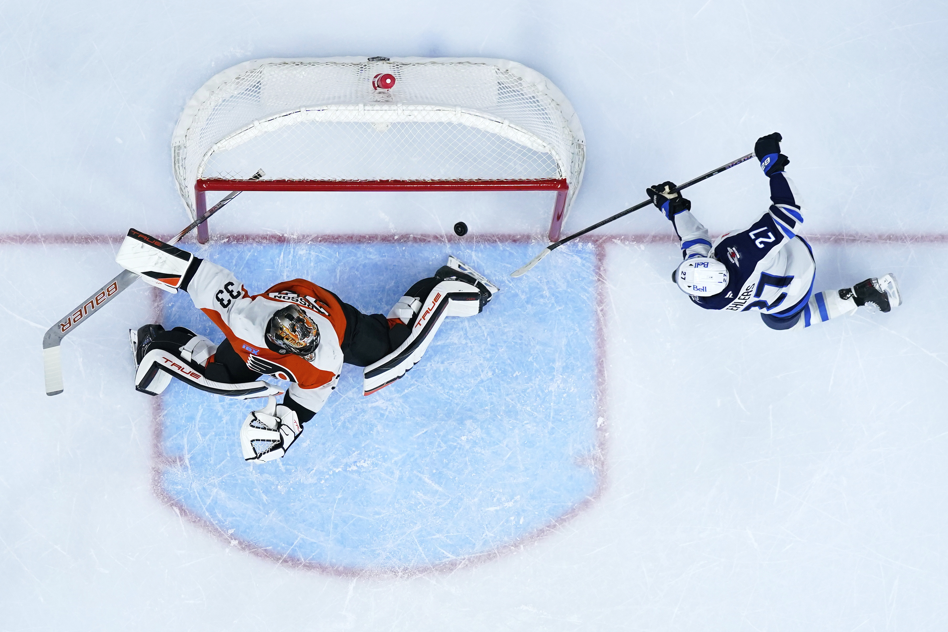 Scheifele and Connor help Jets snap their 3-game skid with a 4-1 win over Flyers