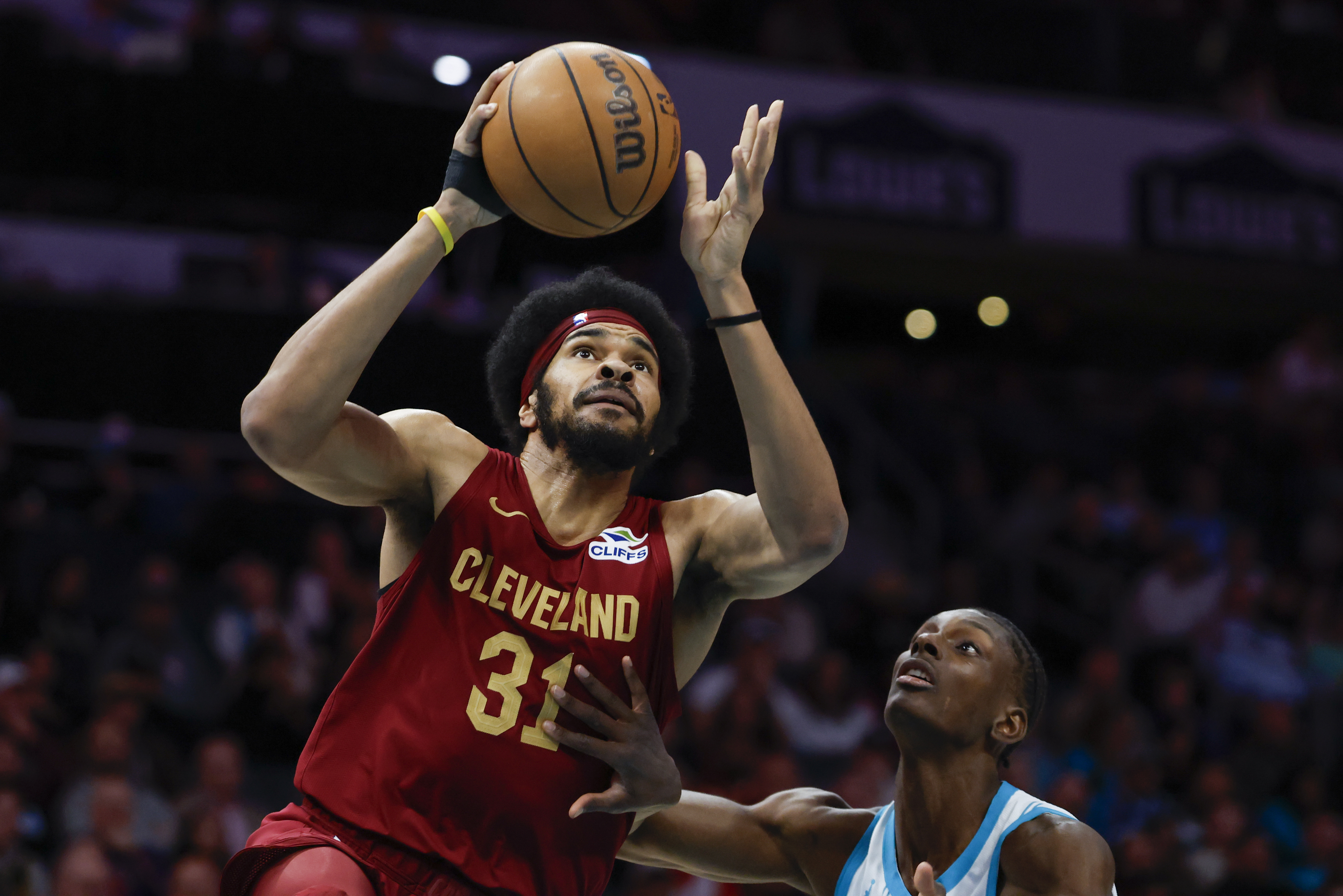 Cleveland Cavaliers center Jarrett Allen (31) drives to the basket against Charlotte Hornets forward Moussa Diabate, right, during the first half of an NBA basketball game in Charlotte, N.C., Friday, March 7, 2025. 