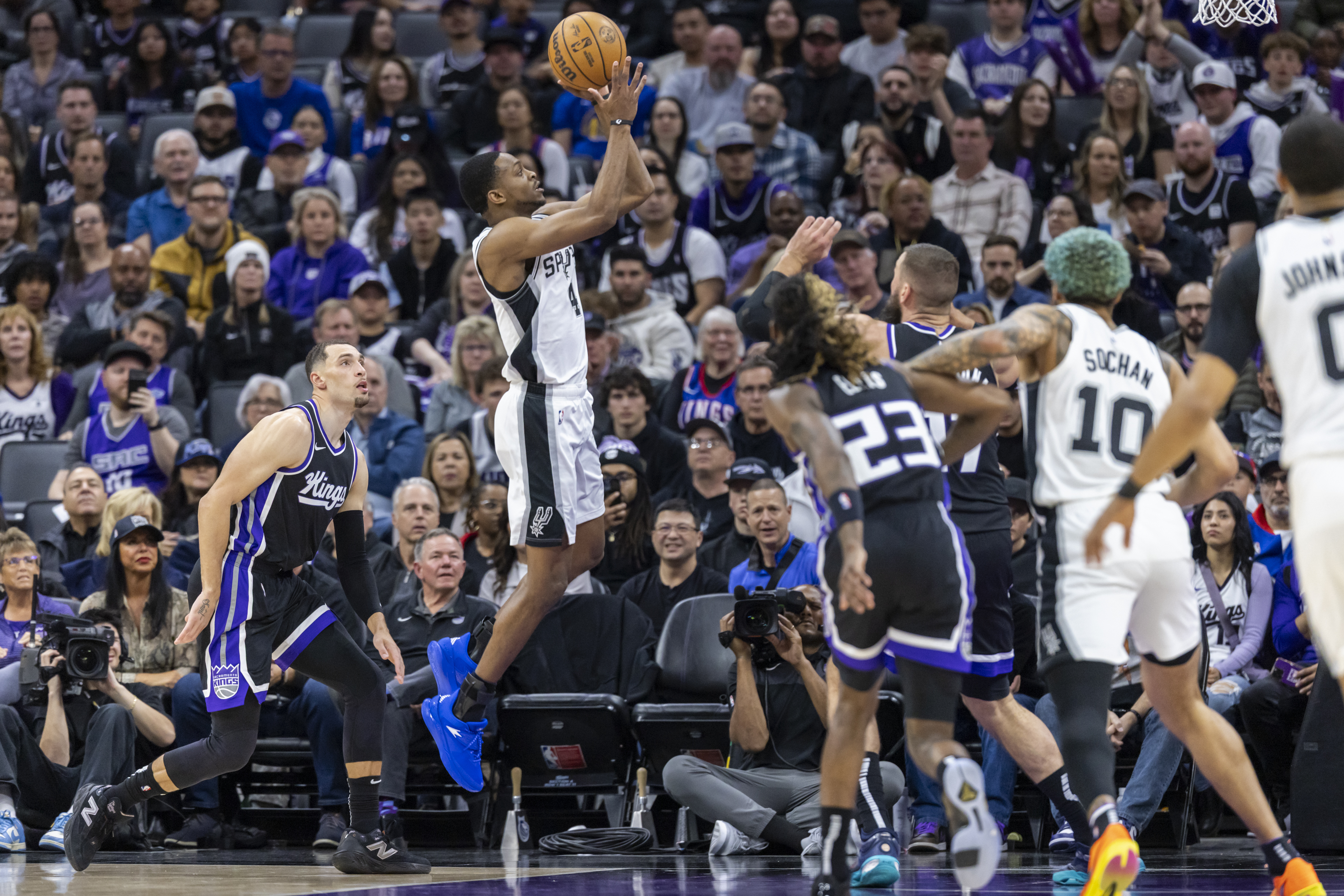 San Antonio Spurs guard De'Aaron Fox, center, goes up for a shot during the first half of an NBA basketball game against the Sacramento Kings, Friday, March 7, 2025, in Sacramento, Calif. 