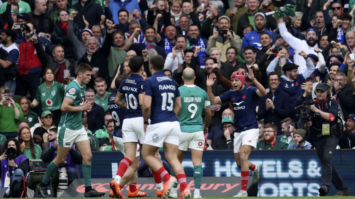France's Louis Bielle-Biarrey, right, celebrates with his teammates after scoring a try during the Six Nations rugby union match between Ireland and France, at Aviva Stadium, Dublin, Ireland, Saturday, March 8, 2025.