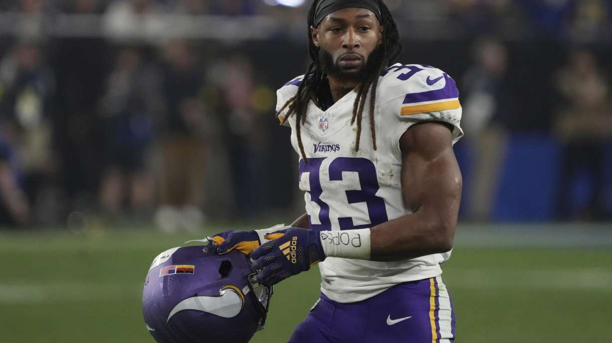FILE - Minnesota Vikings running back Aaron Jones (33) warms up before an NFL football wild card playoff game against the Los Angeles Rams Monday, Jan. 13, 2025, in Glendale, Ariz.