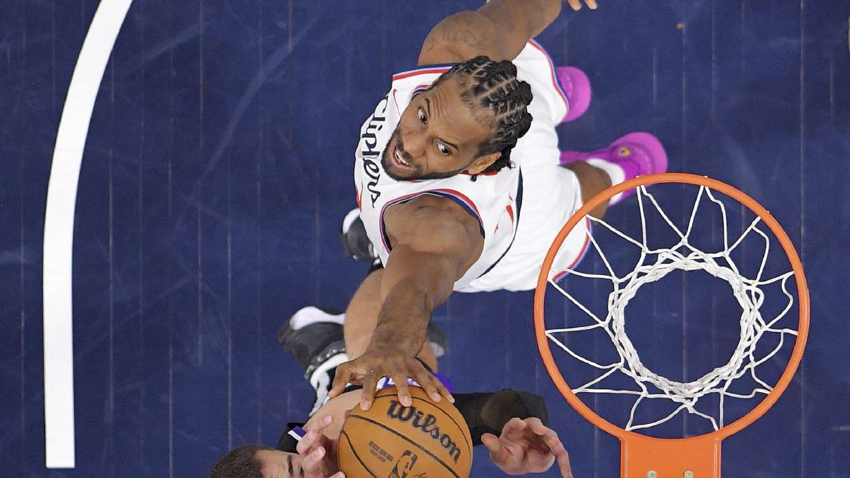 Los Angeles Clippers forward Kawhi Leonard, top, blocks the shot of Sacramento Kings center Jonas Valanciunas during the second half of an NBA basketball game Sunday, March 9, 2025, in Inglewood, Calif.